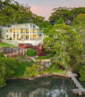 25 Oyster Bay Road, Oyster Bay